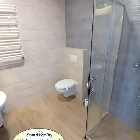 Dom Weselny Zakatek 펜션 *