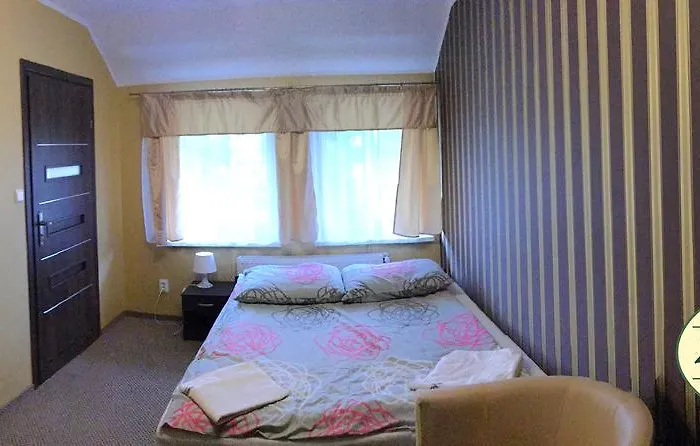 Dom Weselny Zakatek * 亚罗钦